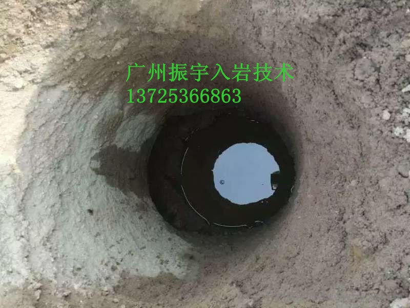 长螺旋钻机配潜孔锤入岩施工在首都工地